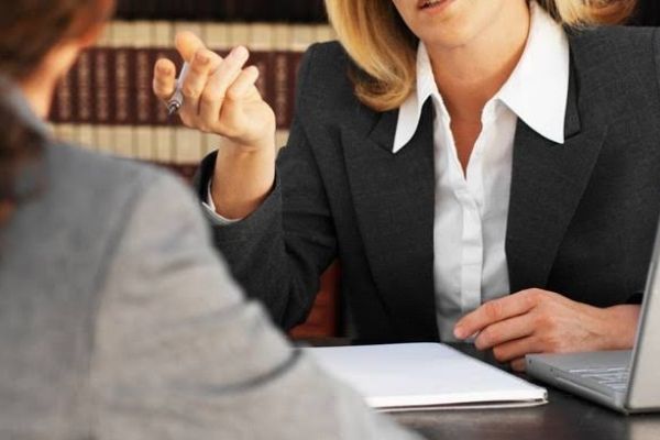 Dra. Poliana Marques - Especialista em Direito Trabalhista