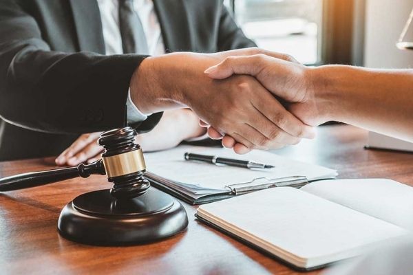 Dra. Poliana Marques - Especialista em Direito Trabalhista